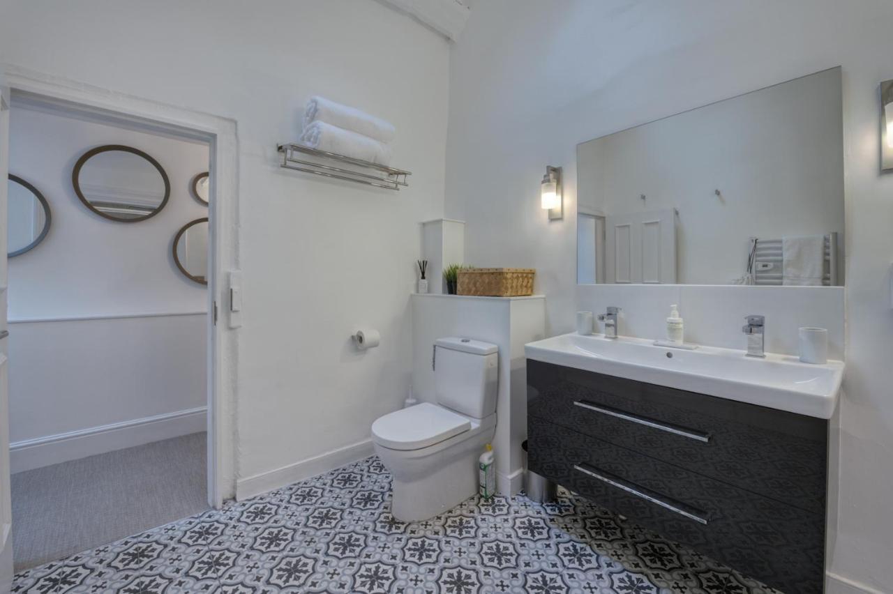 Beautiful Apartment On The Historic Rows Chester Exterior foto